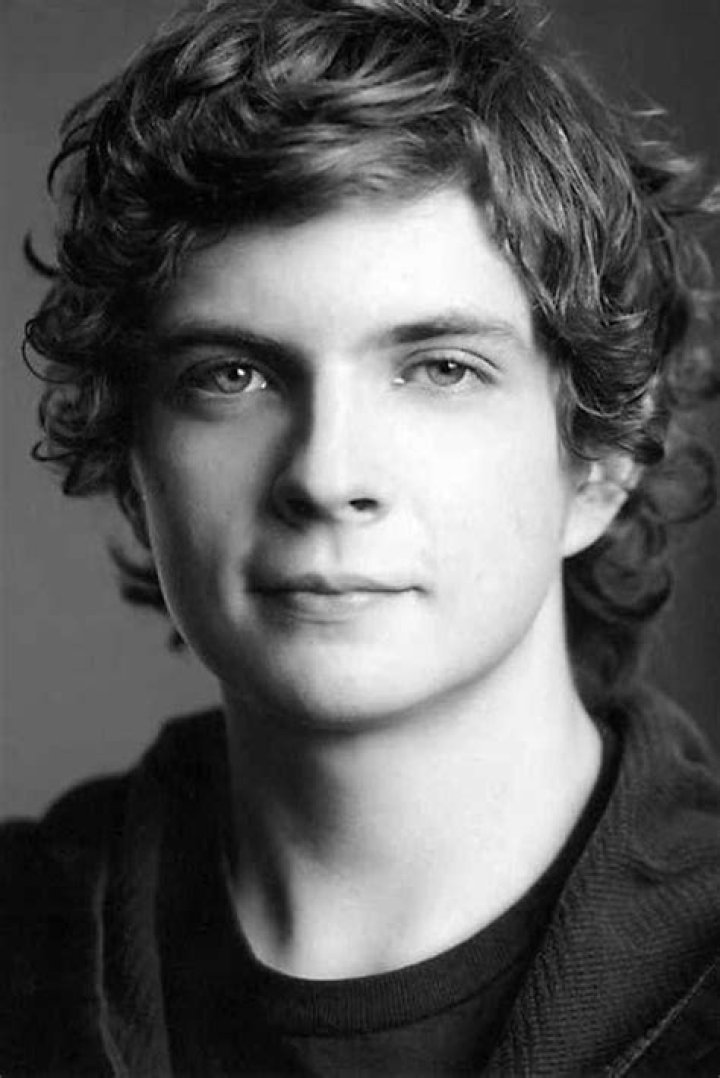 Erik Knudsen Bio, Wiki, Age, Height, Family, Dating, Movies and Net Worth.