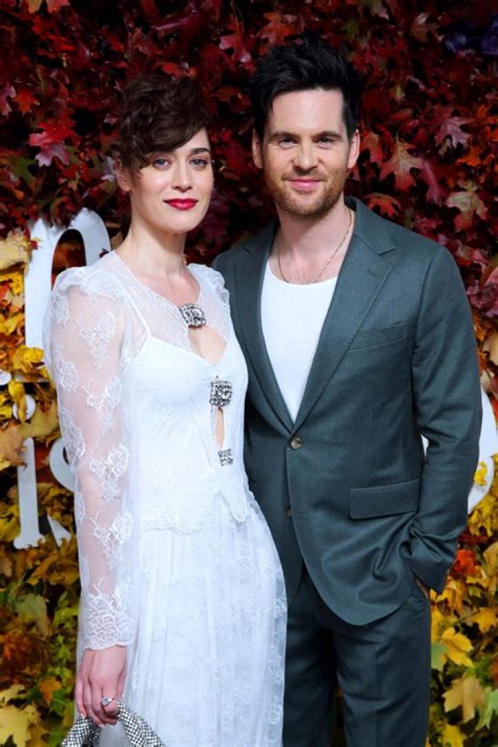 How did Lizzy Caplan meet Tom Riley? How did Lizzy Caplan and Tom Riley meet?