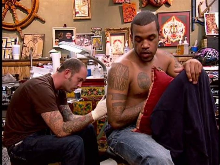 Jeffrey D. Sams: Wife, net worth, tattoos, smoking & body facts