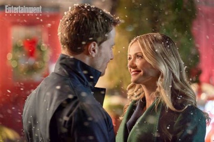Jennifer Vallance: Meet Actress From Hallmark Christmas Carousel