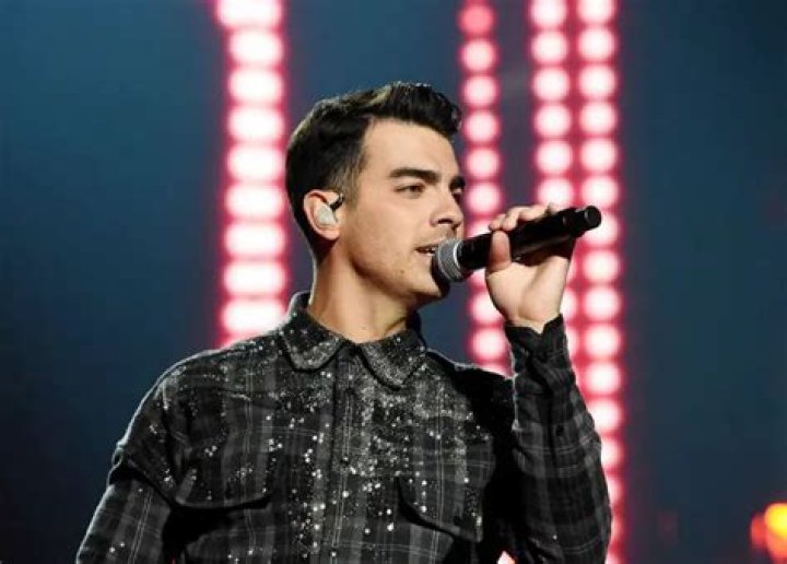 Joe Jonas Height, Weight, Age, Wiki, Biography, Net Worth, Facts