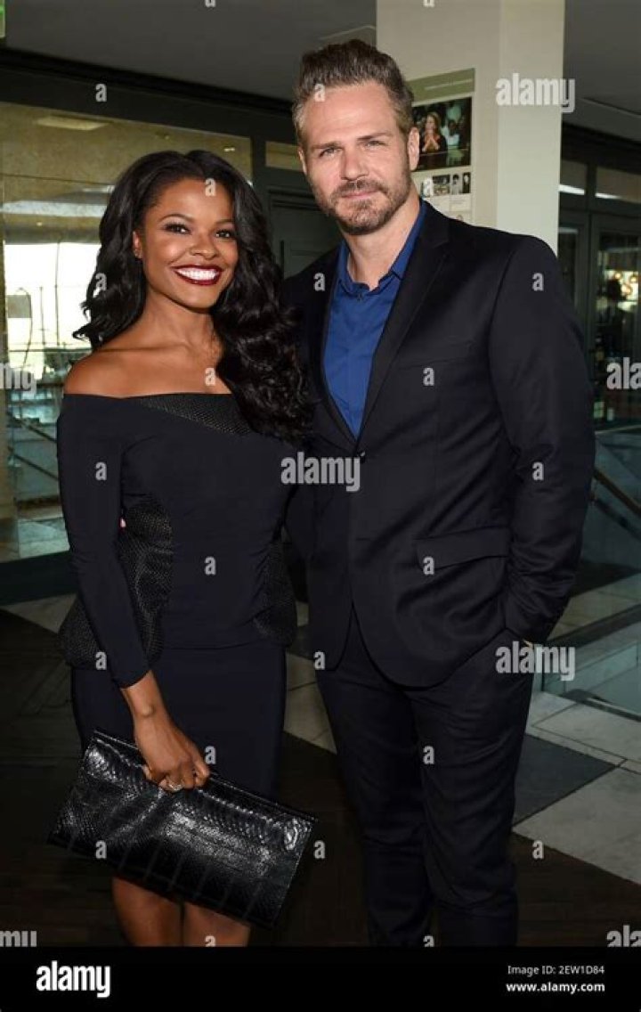 Keesha Sharp: Husband, net worth, tattoos, smoking & body measurements