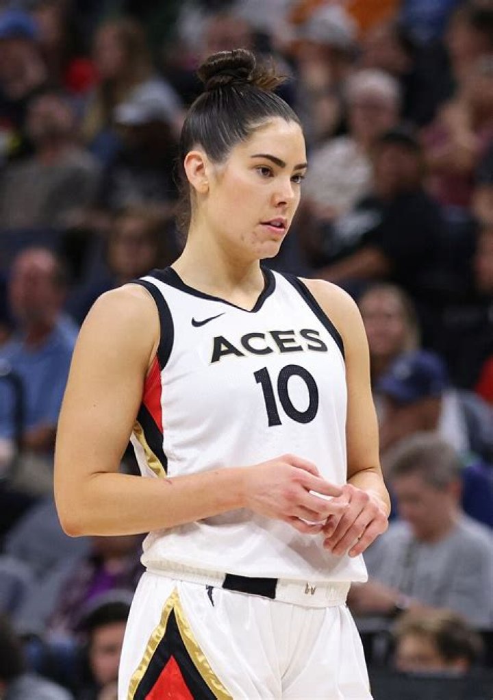 Kelsey Plum Age, Wikipedia, Biography, Children, Salary, Net Worth, Parents.