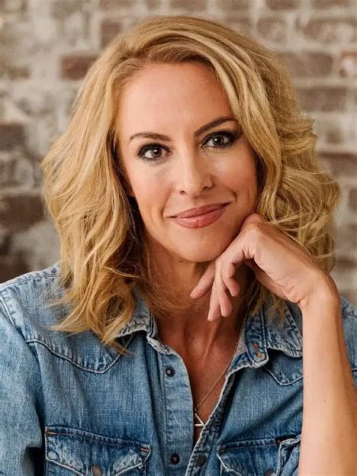 Leanne Crow Height, Weight, Net Worth, Age, Birthday, Wikipedia, Who, Nationality, Biography