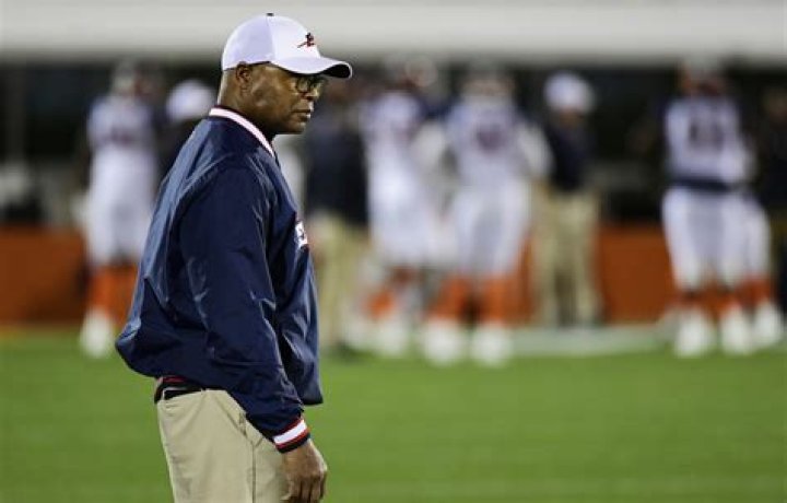Mike Singletary Net Worth, Weight, Eyes, Son, Number, Jersey