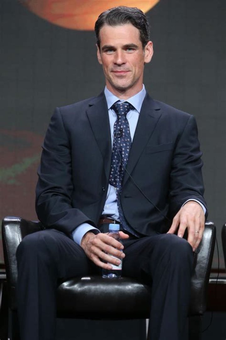 Nikki Uberti (Eddie Cahill’s Wife) Bio, Age, Baby, Breast Cancer, and Net Worth