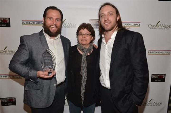 Shay Carl: Wife, net worth, tattoos, smoking & body facts