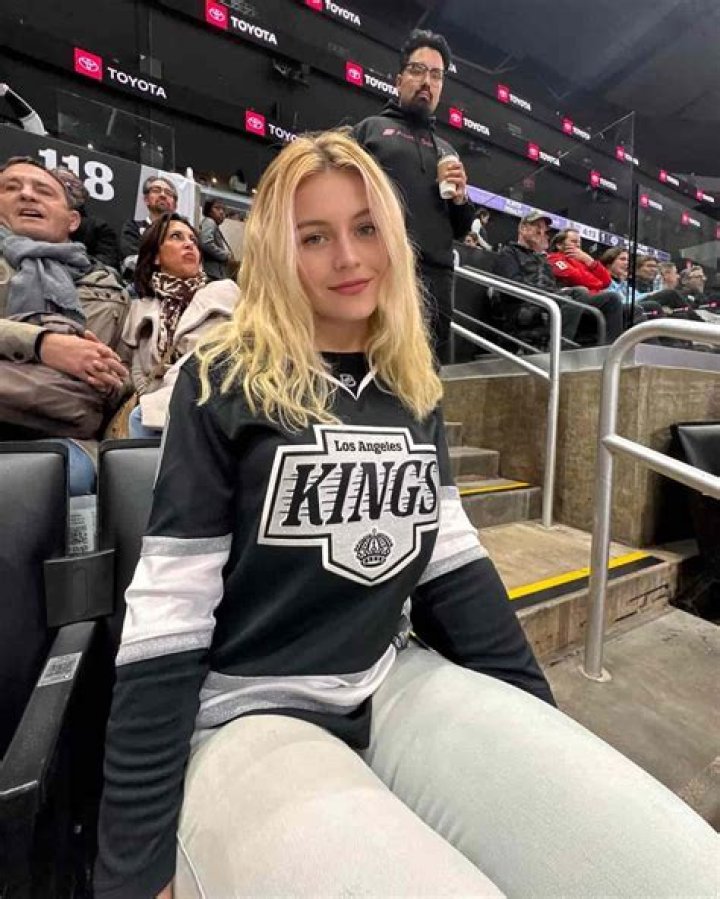 Vera Dijkmans Bio, Age, Measurements, Saveig, Lengte, CelebTV and Net Worth