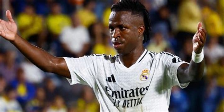 Vinicius Junior – Bio, Net Worth, Current Team, Contract, Salary, Transfer, Injury, Affair, Girlfriend, Age, Facts, Wiki, Career Stats, Position, Jr