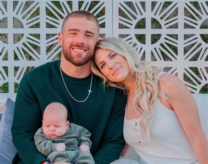 Zach Ertz Bio, Wiki, Age, Height, Weight, Parents, Wife, Injury, Contract, and Net Worth.