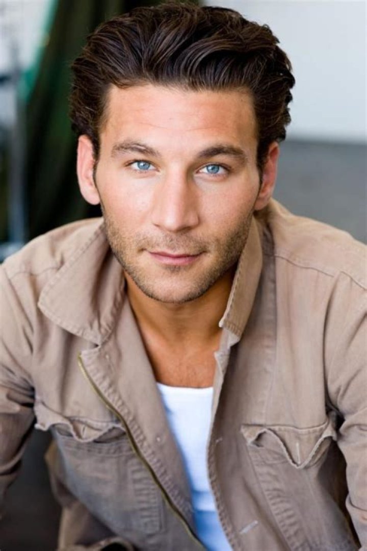 Zach McGowan Bio, Age, Height, Parents, Siblings, Wife, Career, Tv Shows, Films And Net worth
